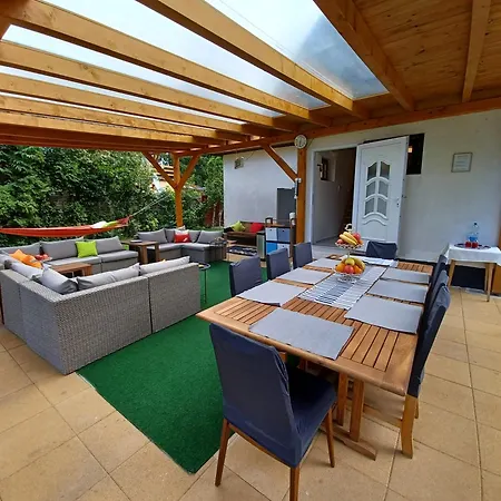 Szarszo With 3 And Private Beach, Private Parking Nyaraló