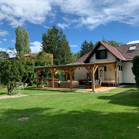 Szarszo With 3 And Private Beach, Private Parking Holiday home Balatonszarszo