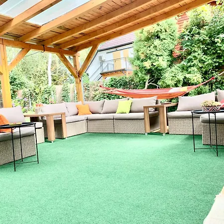 Szarszo With 3 And Private Beach, Private Parking Holiday home *