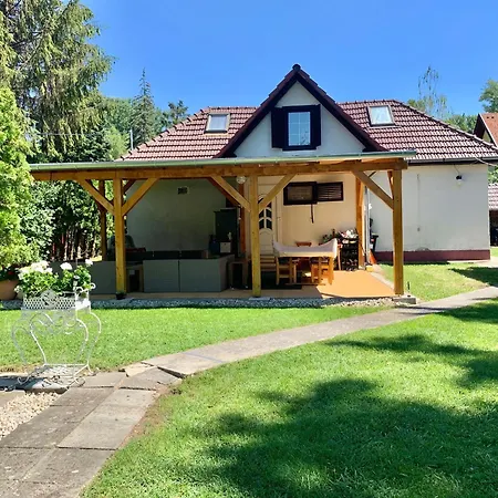 Szarszo With 3 And Private Beach, Private Parking Holiday home Balatonszarszo