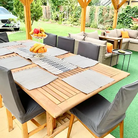 בית נופש Szarszo With 3 And Private Beach, Private Parking באלאטונסארסו