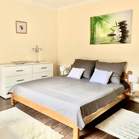 Szarszo With 3 And Private Beach, Private Parking בית נופש באלאטונסארסו
