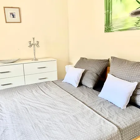Szarszo With 3 And Private Beach, Private Parking בית נופש