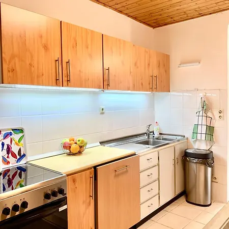 Szarszo With 3 And Private Beach, Private Parking בית נופש באלאטונסארסו