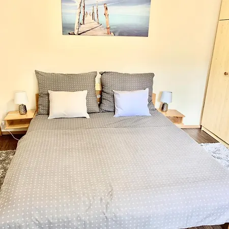 Σπίτι διακοπών Szarszo With 3 And Private Beach, Private Parking Balatonszarszo
