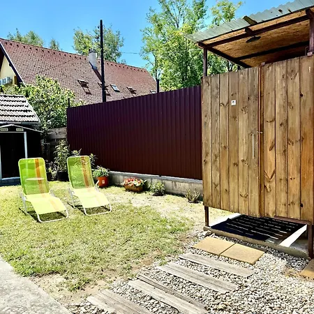 Szarszo With 3 And Private Beach, Private Parking Holiday home *