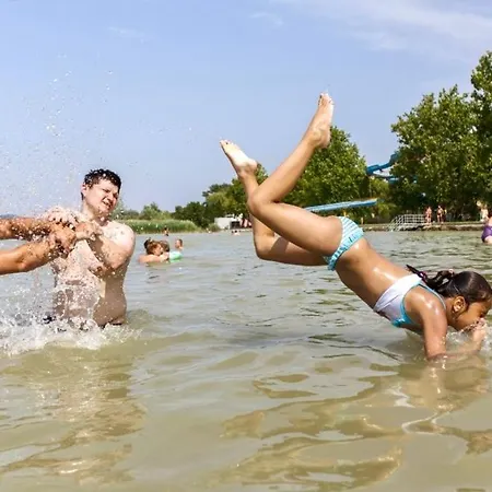 Дом отдыха Szarszo With 3 And Private Beach, Private Parking