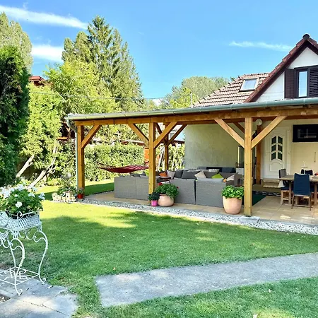 Szarszo With 3 And Private Beach, Private Parking 別荘