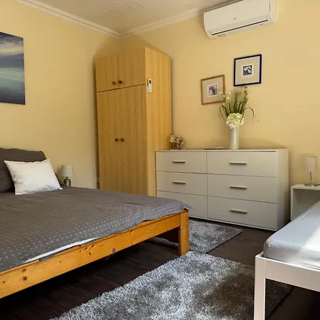 Szarszo With 3 And Private Beach, Private Parking * Balatonszarszo