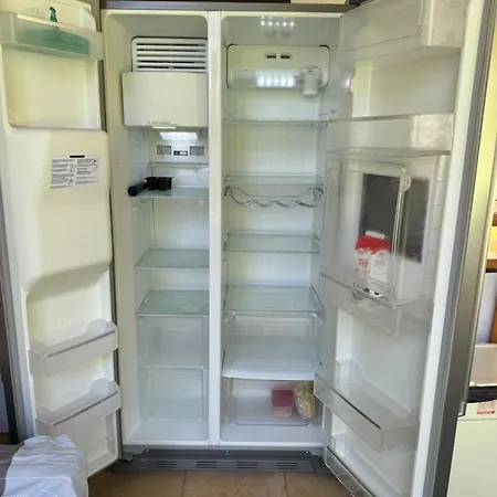 別荘 Szarszo With 3 And Private Beach, Private Parking バラトンサールソー