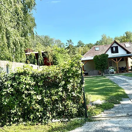 Szarszo With 3 And Private Beach, Private Parking * Balatonszarszo