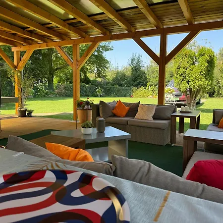 Szarszo With 3 And Private Beach, Private Parking