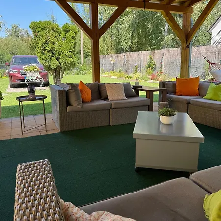 Szarszo With 3 And Private Beach, Private Parking Holiday home