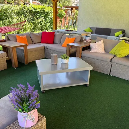 Szarszo With 3 And Private Beach, Private Parking Holiday home *