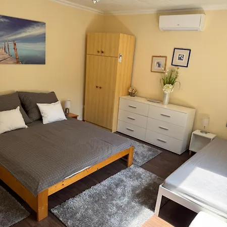 Szarszo With 3 And Private Beach, Private Parking Holiday home