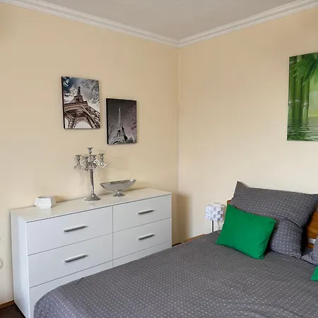 Szarszo With 3 And Private Beach, Private Parking Holiday home