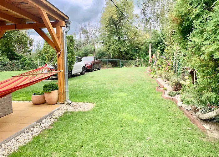 Casa vacanze Szarszo With 3 And Private Beach, Private Parking Balatonszarszo