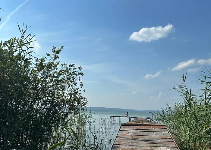 Casa vacanze Szarszo With 3 And Private Beach, Private Parking Balatonszarszo