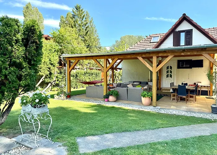 Szarszo With 3 And Private Beach, Private Parking Ferienhaus