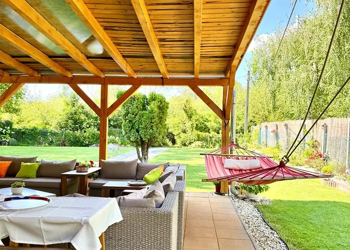 Casa vacanze Szarszo With 3 And Private Beach, Private Parking Balatonszarszo