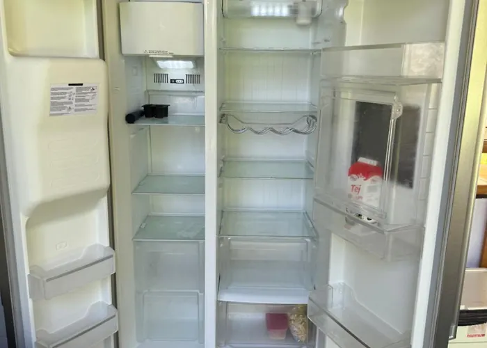 Casa vacanze Szarszo With 3 And Private Beach, Private Parking Balatonszarszo