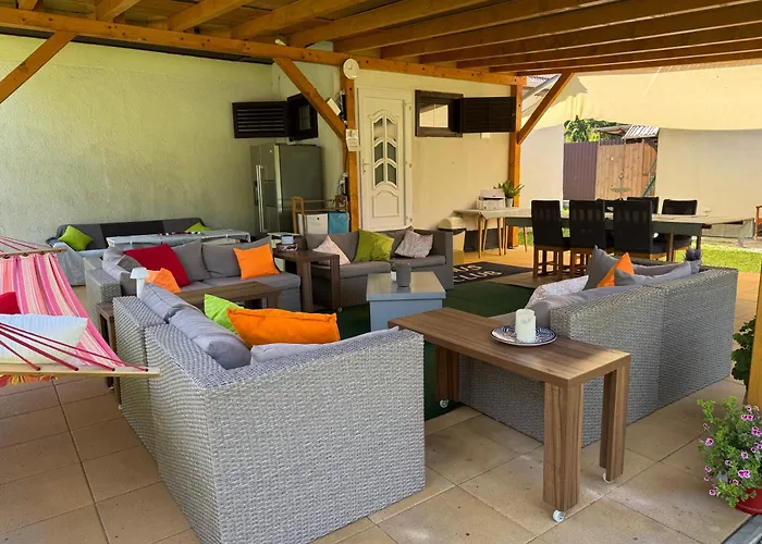 Szarszo With 3 And Private Beach, Private Parking *