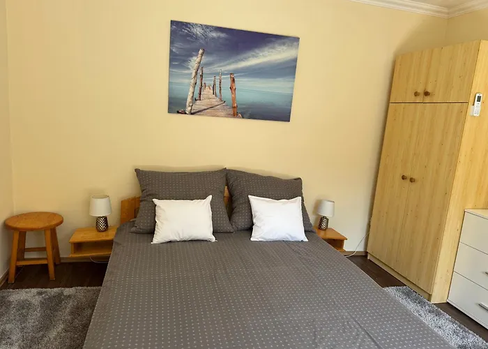 Szarszo With 3 And Private Beach, Private Parking